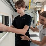 Skolioze: kas tā ir, kā to atpazīt un ārstēt ar Šrotas metodi?